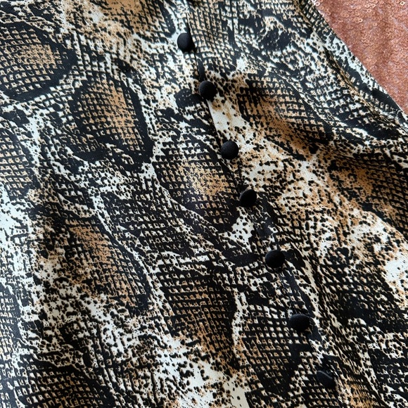 Zara Worn once snake print front fabric buttons Skirt Sz S. Preppy, Vibrant - Picture 4 of 10